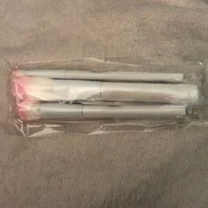 2/25$ Brand new Crown brush set